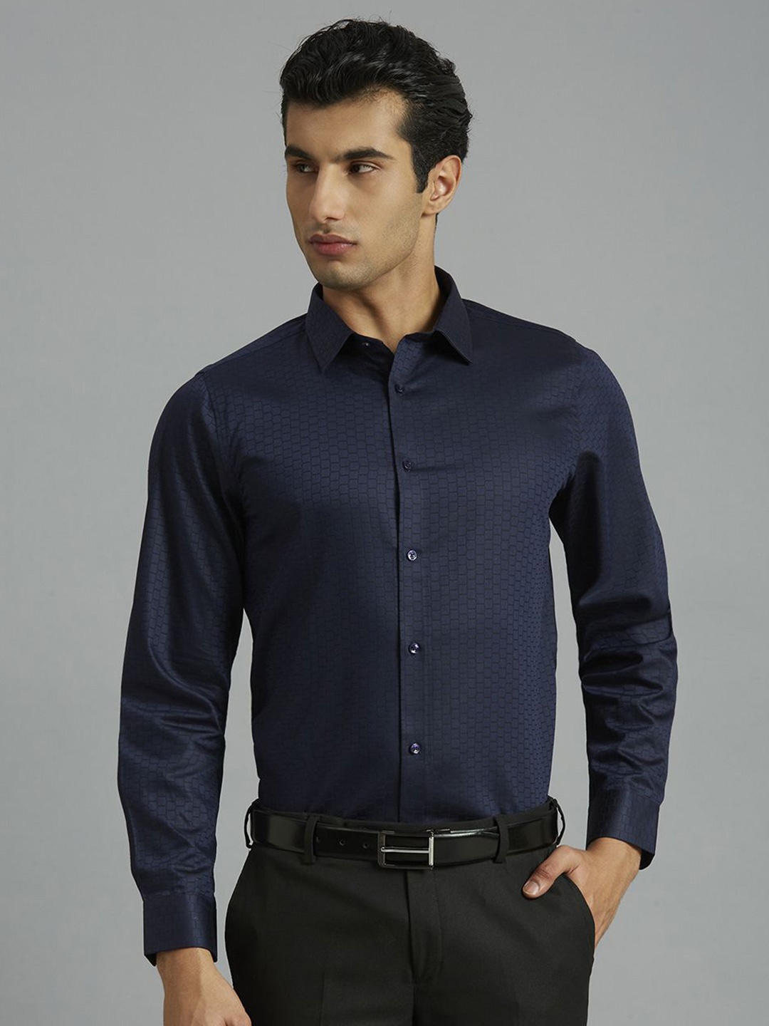 

Reid & Taylor Men Slim Fit Opaque Formal Shirt, Blue