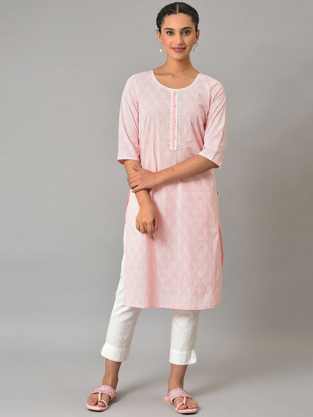 

AURELIA Women Geometric Printed Sequinned Kurta, Pink