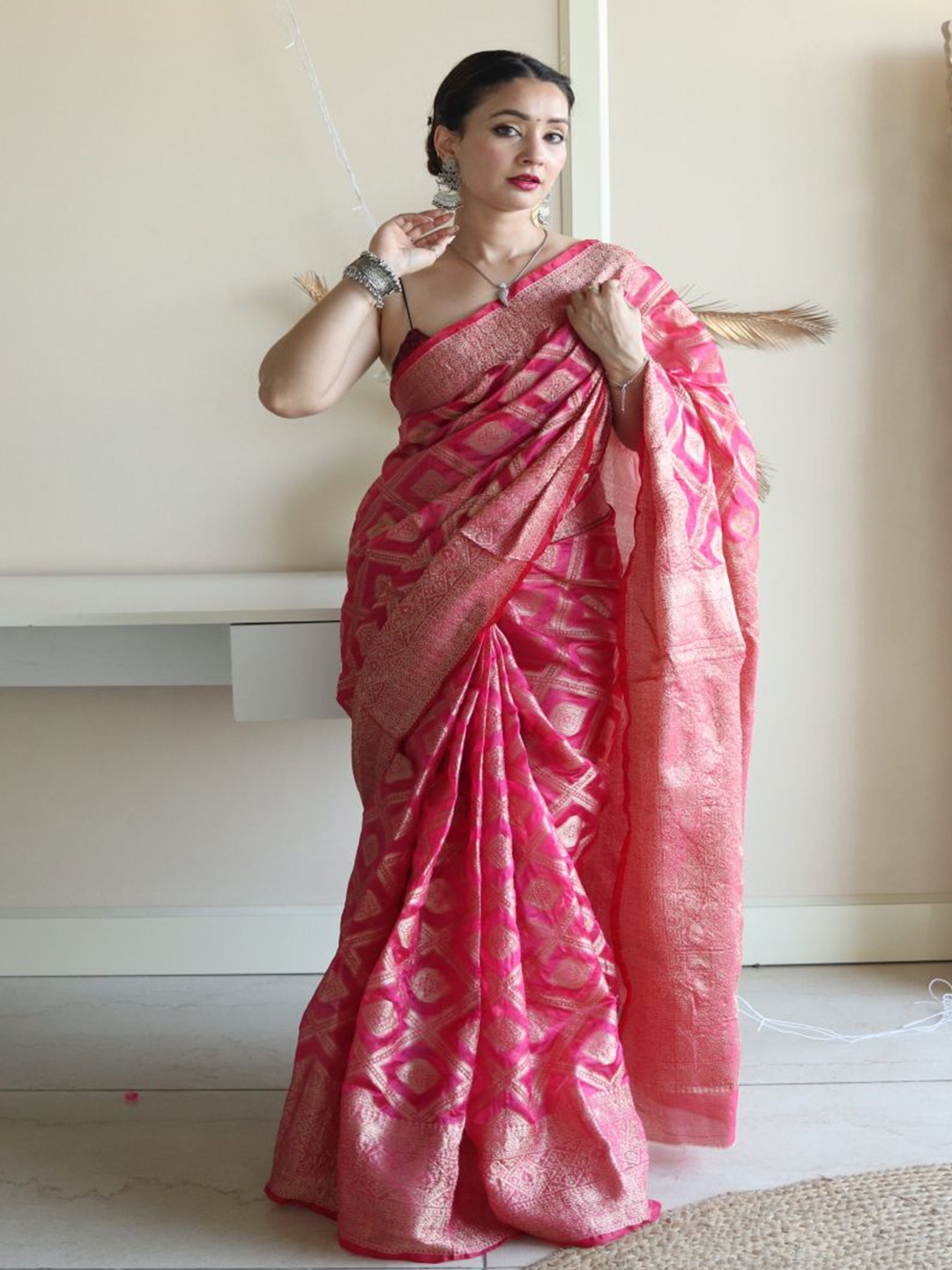 

zinzraa Woven Design Zari Pure Silk Kanjeevaram Saree, Pink