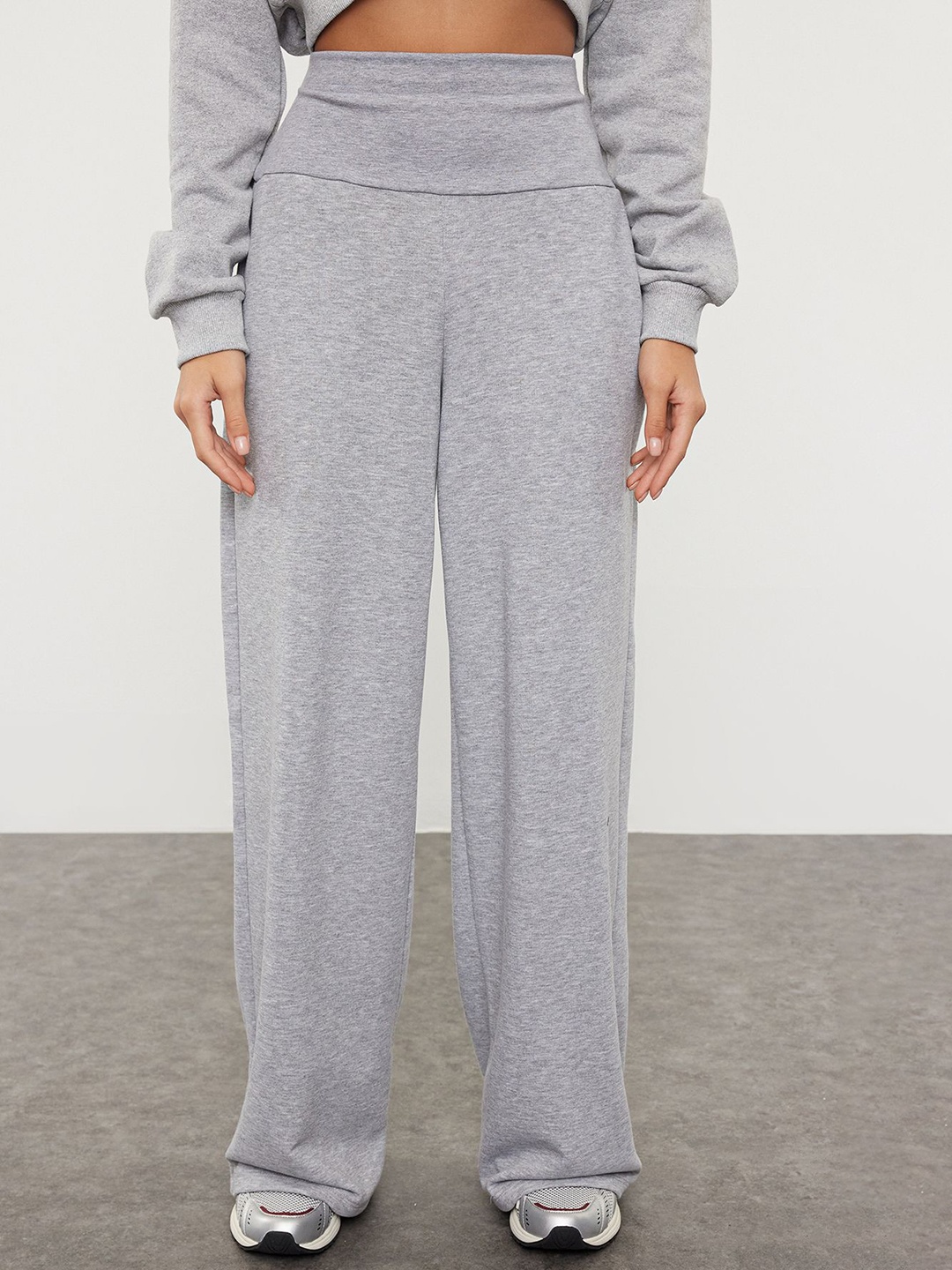 

Trendyol Women Trousers, Na