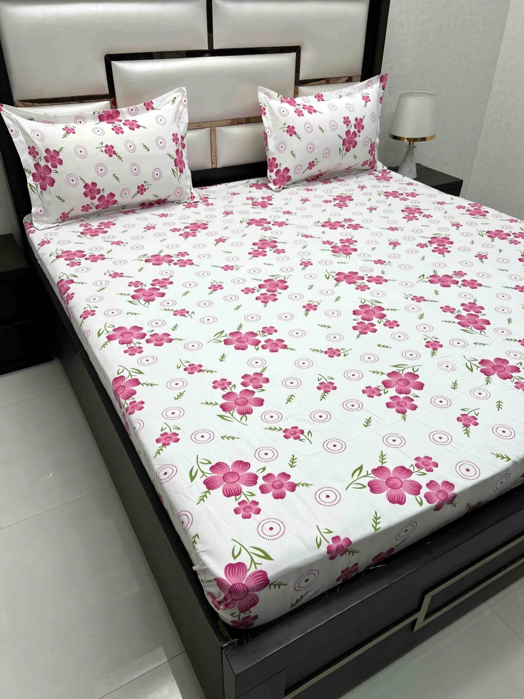 

Pure Decor Queen Size Double Bedsheet With 2 Pillow Covers 2.28m X 2.54m, White