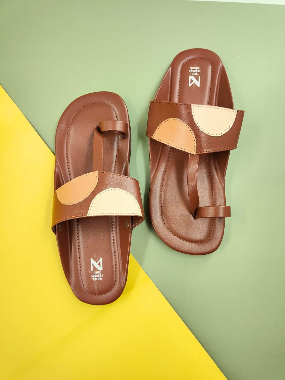 

THE MADRAS TRUNK Men Slip On Comfort Sandals, Brown
