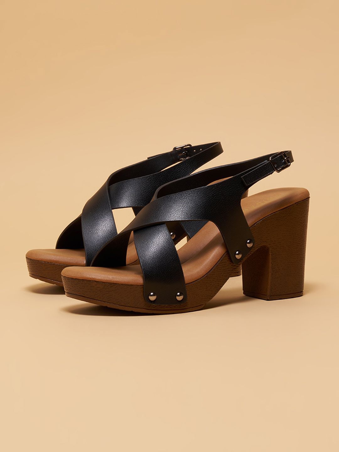 

ERIDANI Ebha Cross Straps Sandals, Black