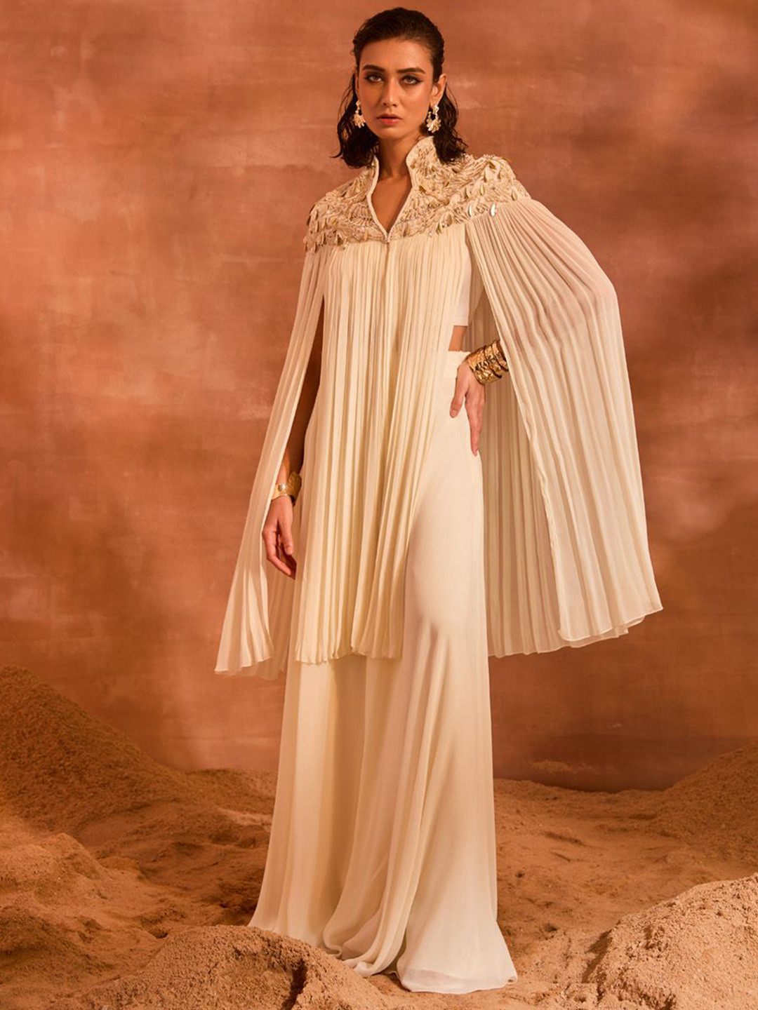 

DIVYA AGGARWAL V-Neck Bustier with Palazzo and Cape, Off white