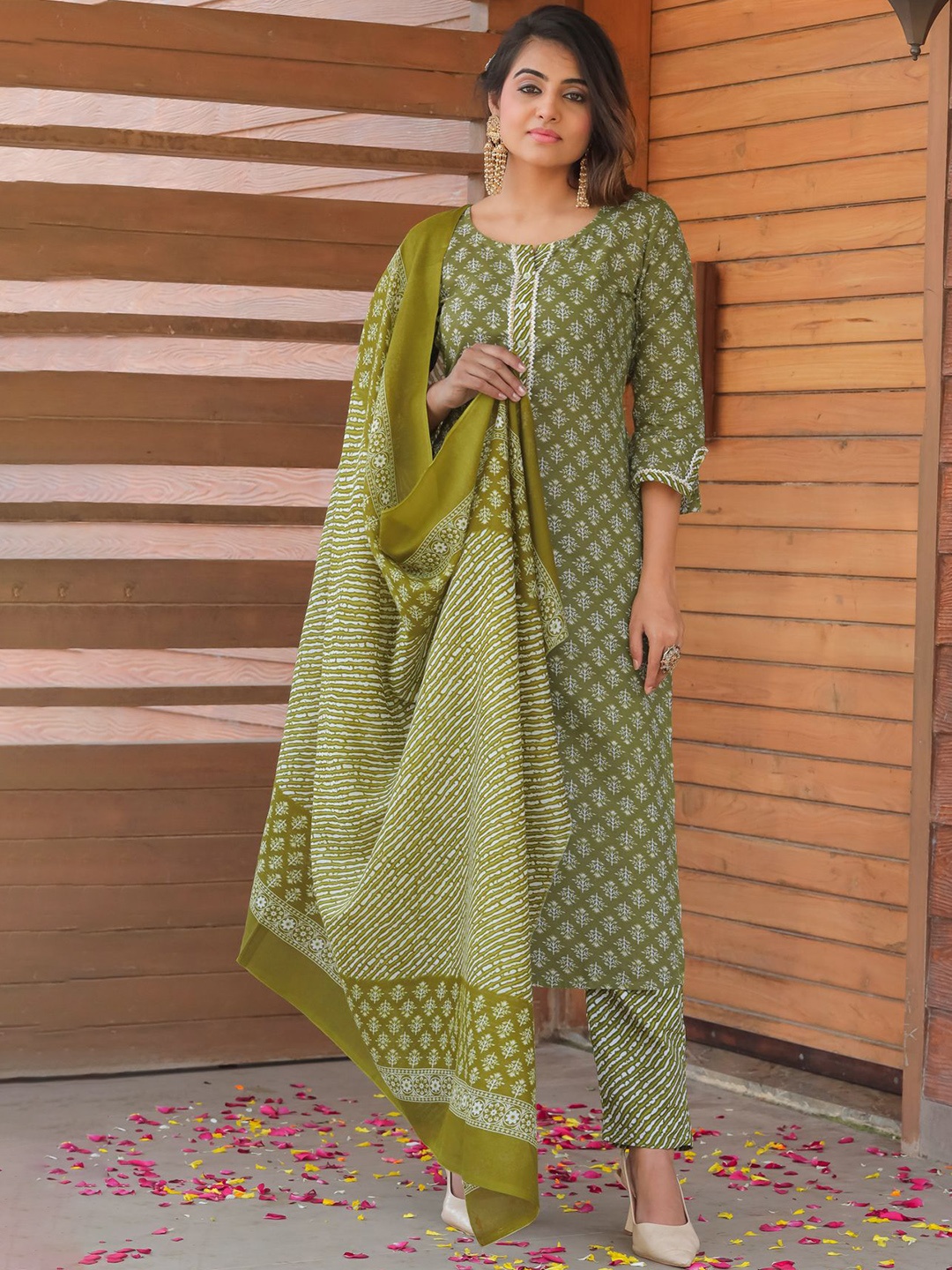 

Roly Poly Women Floral Printed Regular Pure Cotton Kurti with Trousers & With Dupatta, Green