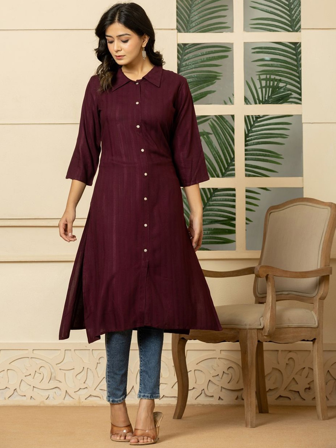

FLAMBOYANT Women Thread Work Kurta, Burgundy