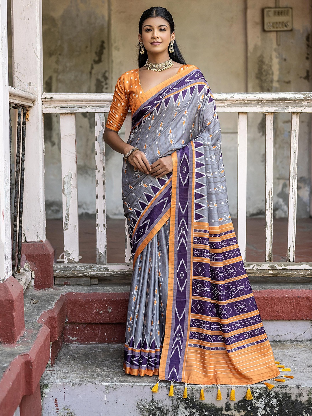 

Jinal & Jinal Woven Design Silk Cotton Tussar Saree, Grey