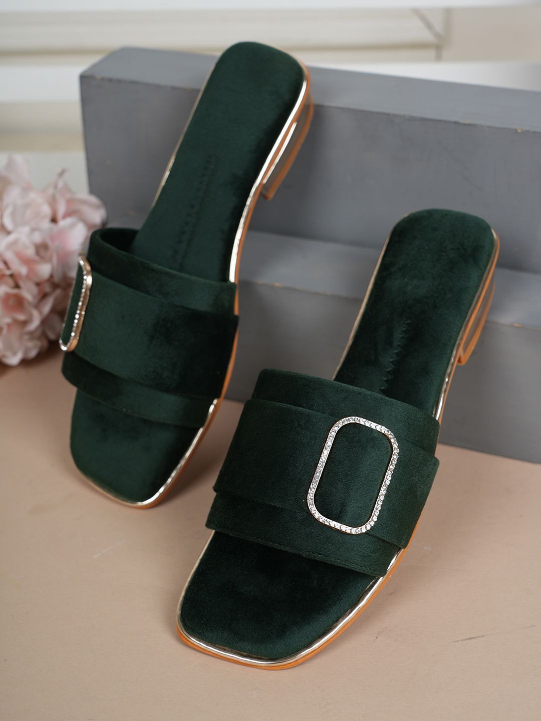 

Walkfree Women Open Toe Flats, Green