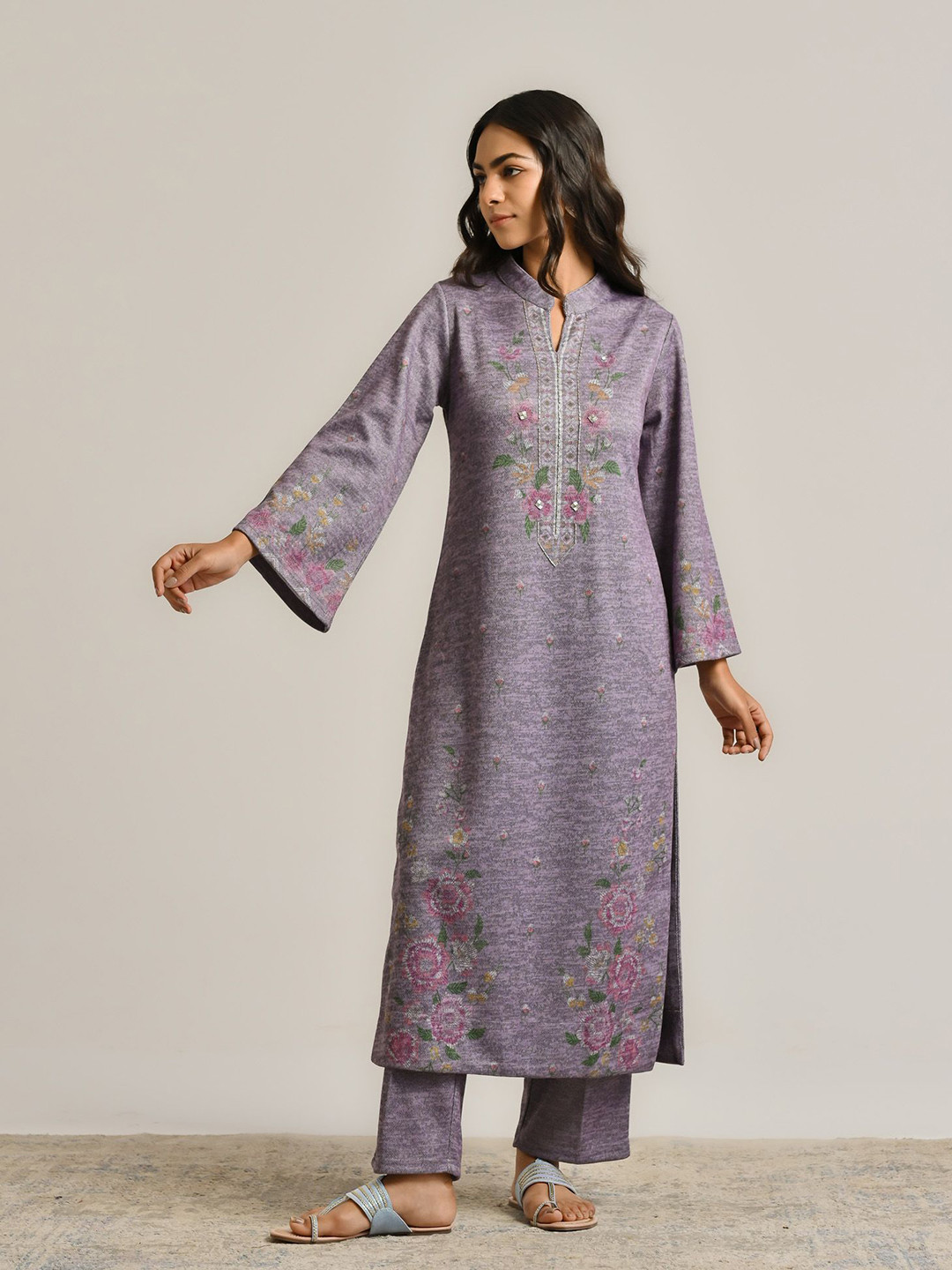

Rustorange Floral Printed Beaded Mandarin Collar Woollen Straight Kurta, Mauve
