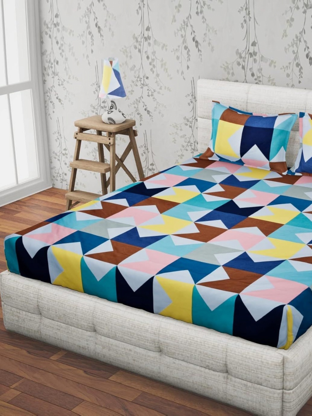 

Aura Blue & Brown Geometric 144 TC Queen Bedsheet with 2 Pillow Covers