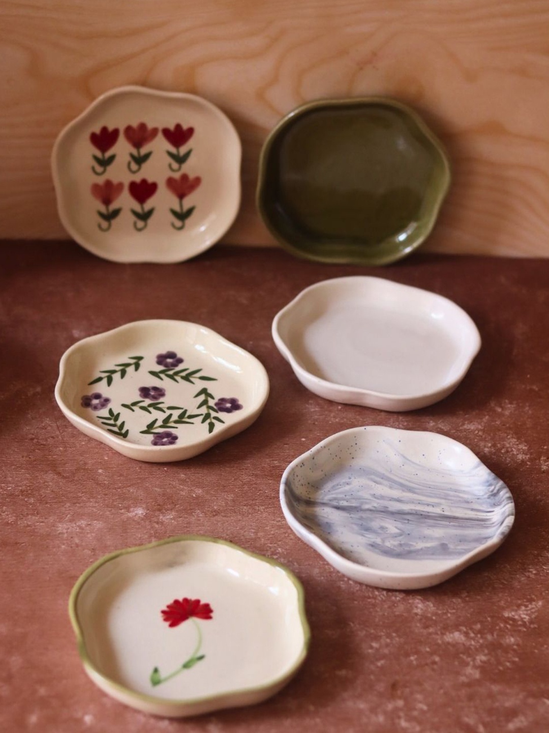 

WEAVING HOMES White & Lavender Colour 6 Pcs Printed Ceramic Dishwasher Safe Dessert Plates