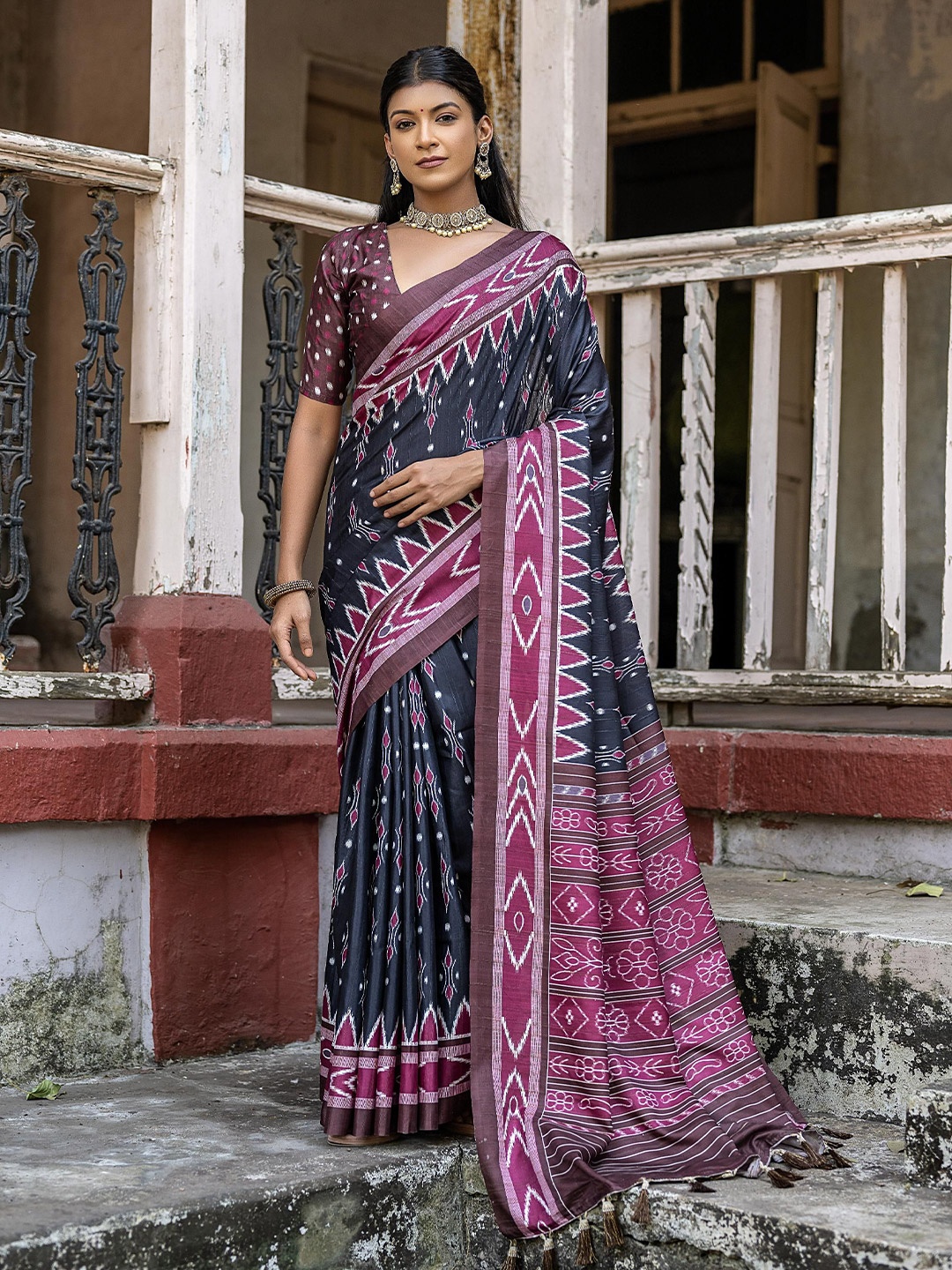 

Jinal & Jinal Woven Design Silk Cotton Tussar Saree, Black