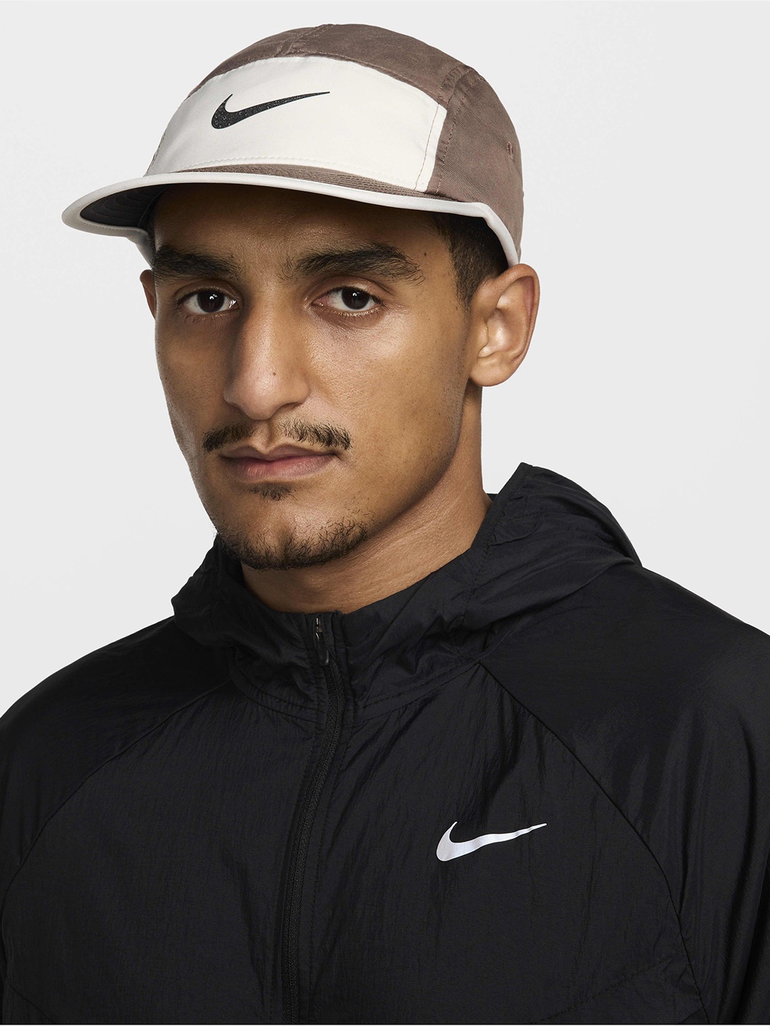 

Nike Unisex Dri-FIT Fly Unstructured Swoosh Visor Cap, Brown