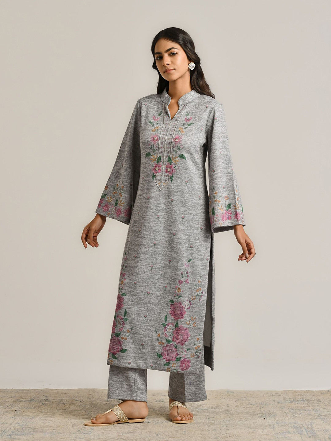 

Rustorange Floral Printed Beaded Mandarin Collar Woollen Straight Kurta, Grey