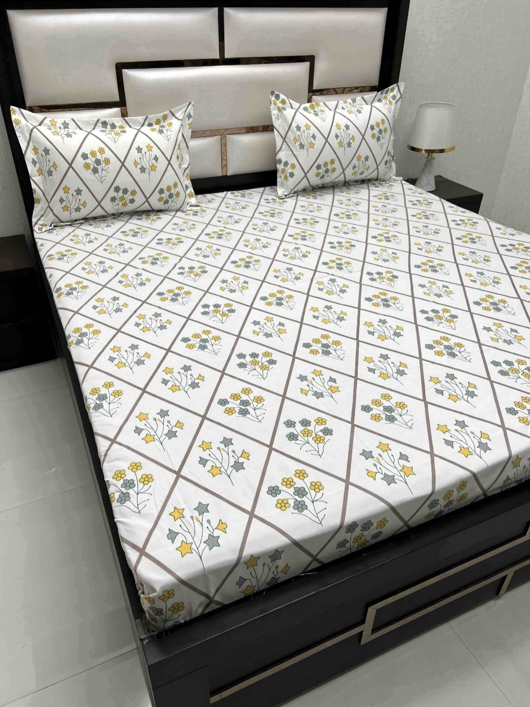 

Pure Decor Queen Size Double Bed Bedsheet With 2 Pillow Covers 2.28 m x 2.54 m, White