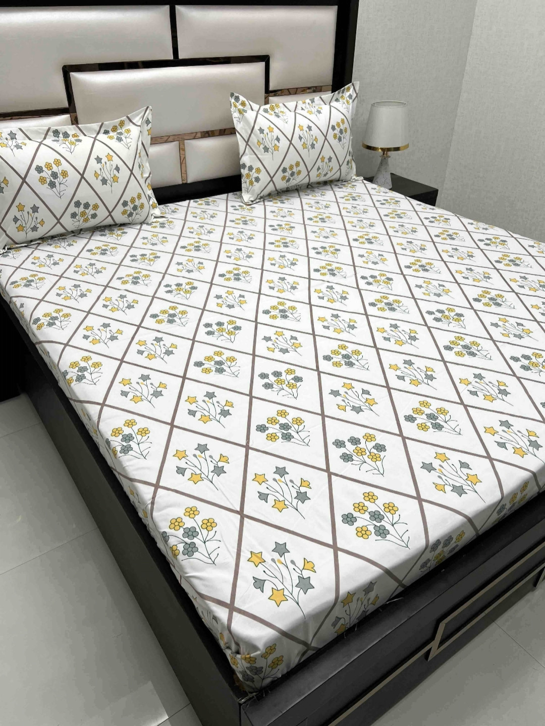 

Pure Decor Queen Size Double Bed Bedsheet With 2 Pillow Covers 2.28m X 2.54m, White