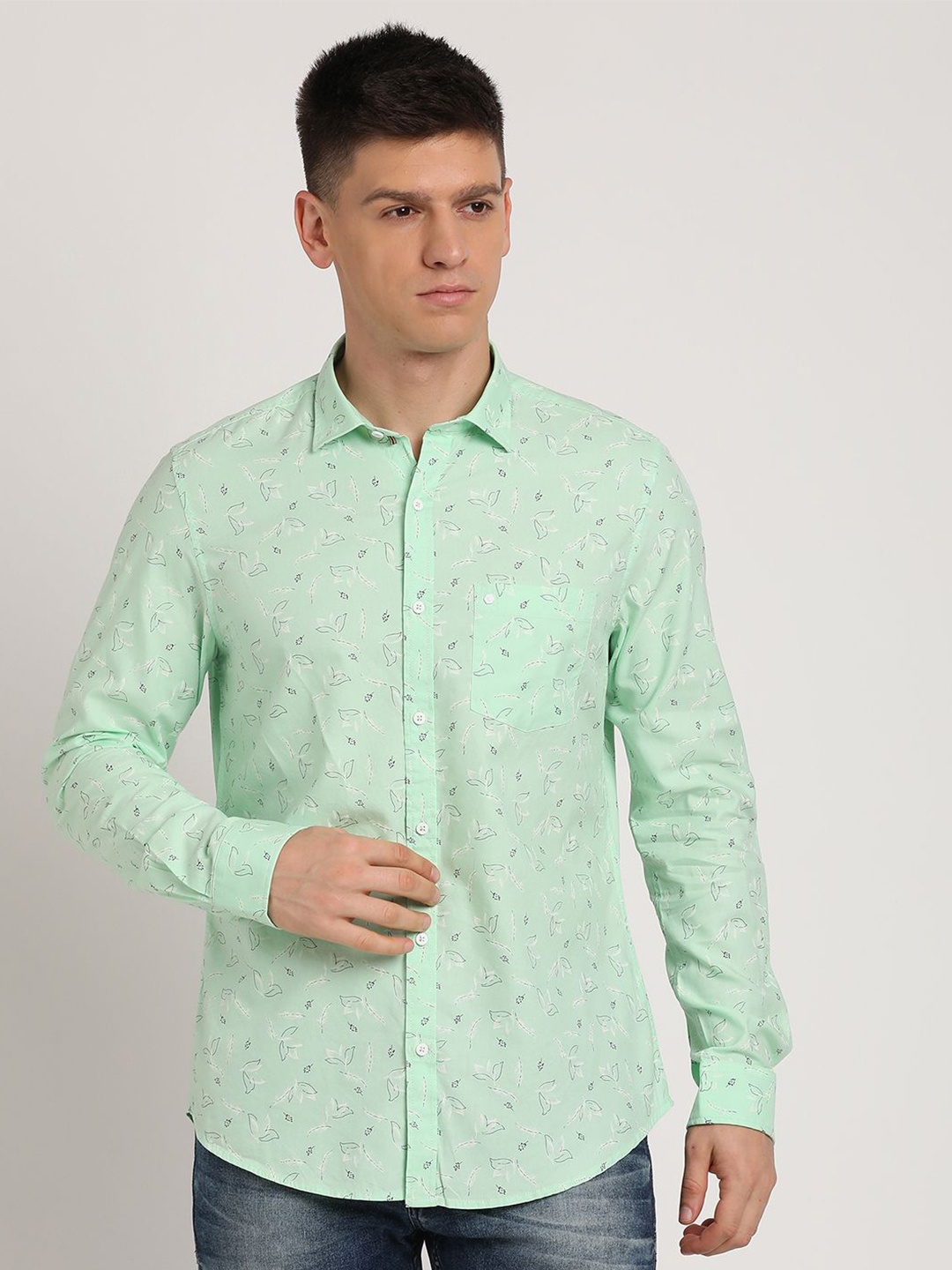 

Turtle Men Relaxed Slim Fit Opaque Printed Casual Shirt, Green