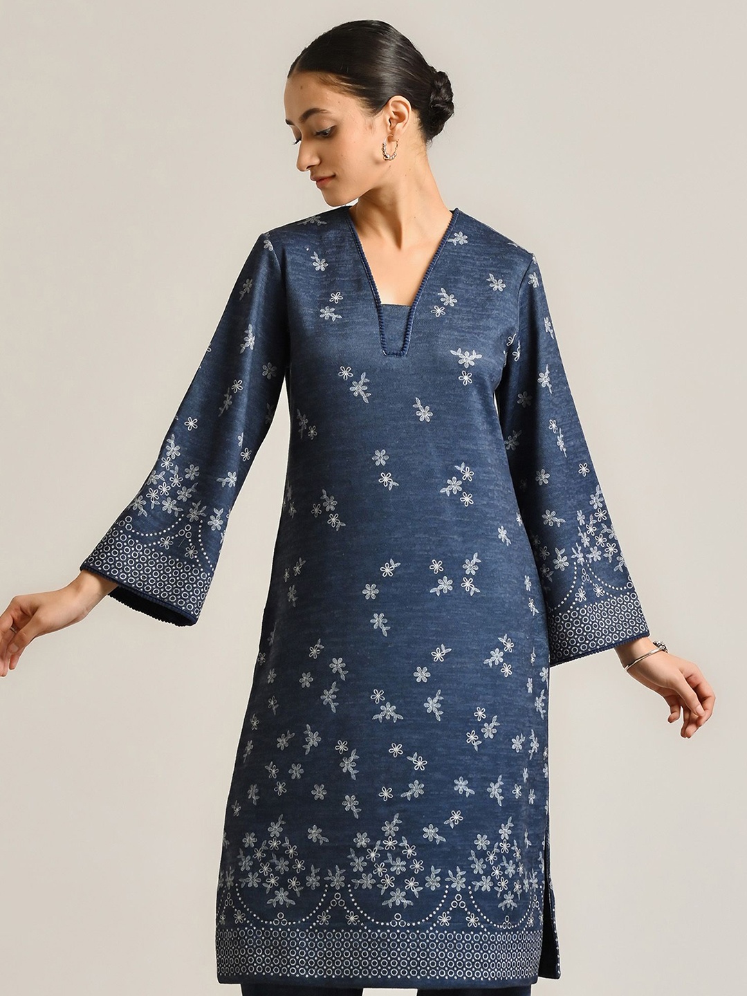 

Rustorange Floral Printed V-Neck Long Sleeves Regular Wool Straight Kurta, Blue