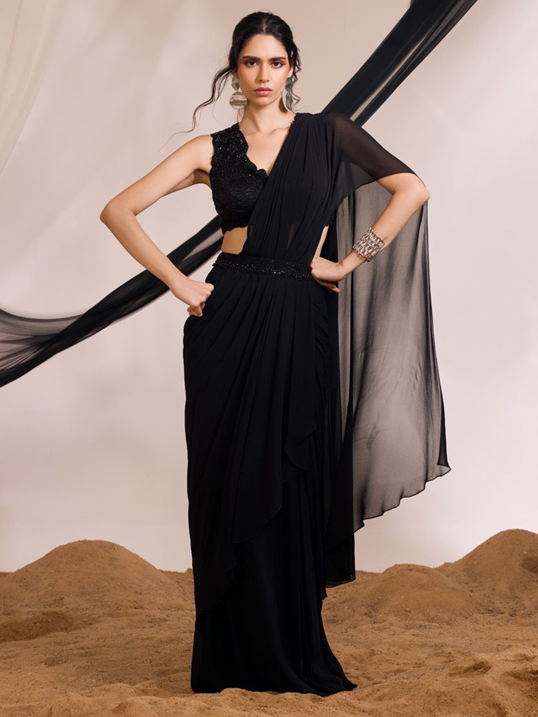 

DIVYA AGGARWAL Solid Beads and Stones Fusion Saree, Black