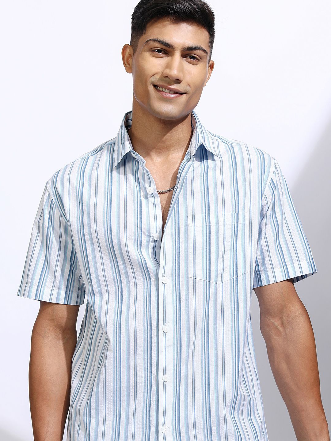 

LOCOMOTIVE Premium Men Seersucker Striped Slim Fit Slim Fit Shirt, Cream