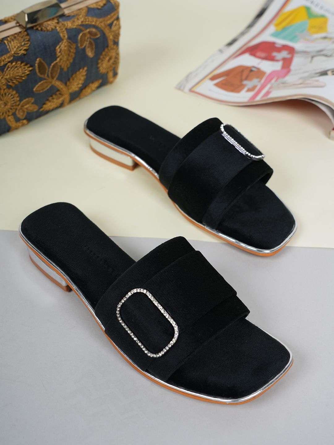 

Walkfree Women Open Toe Flats, Black