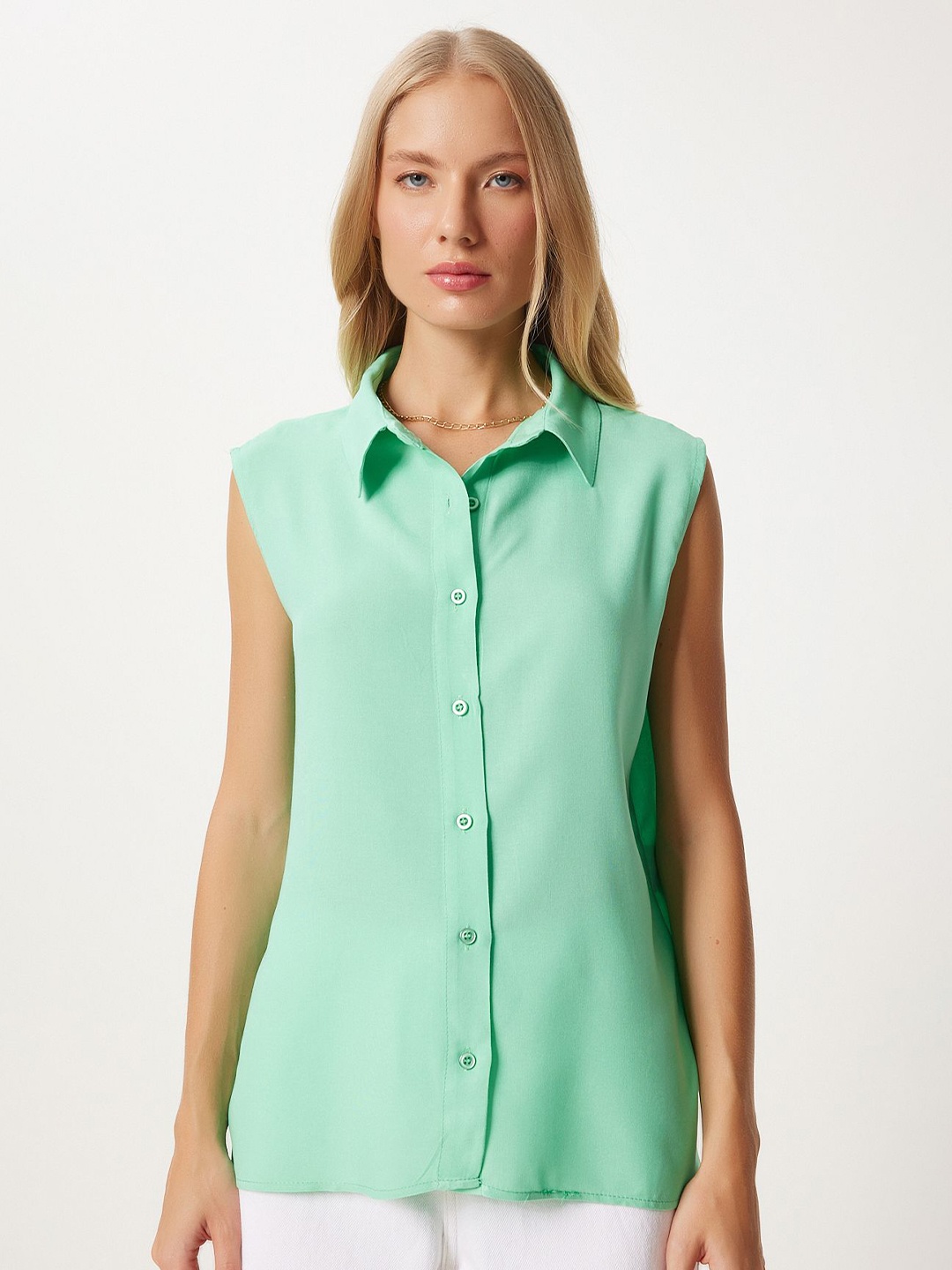 

Trendyol Women Opaque Casual Shirt, Na