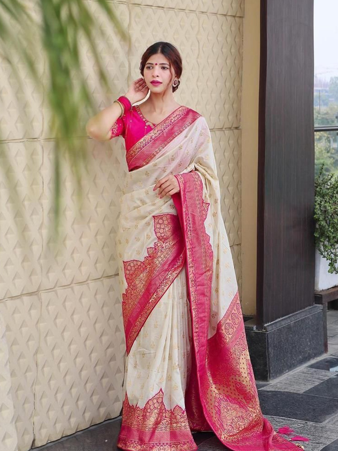 

zinzraa Woven Design Zari Pure Silk Saree, Cream