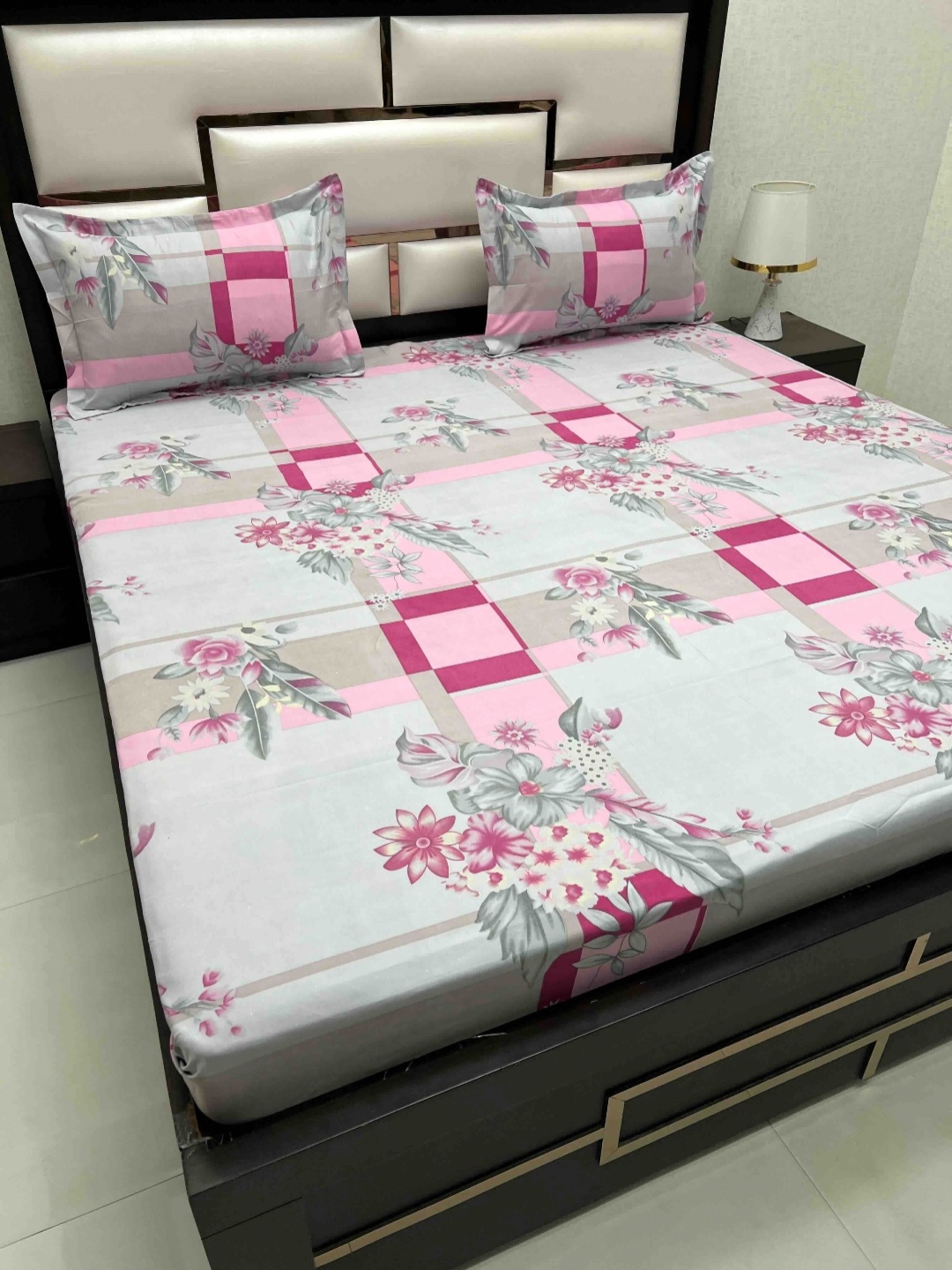 

Pure Decor Queen Size Double Bedsheet With 2 Pillow Covers 2.28m X 2.54m, Pink