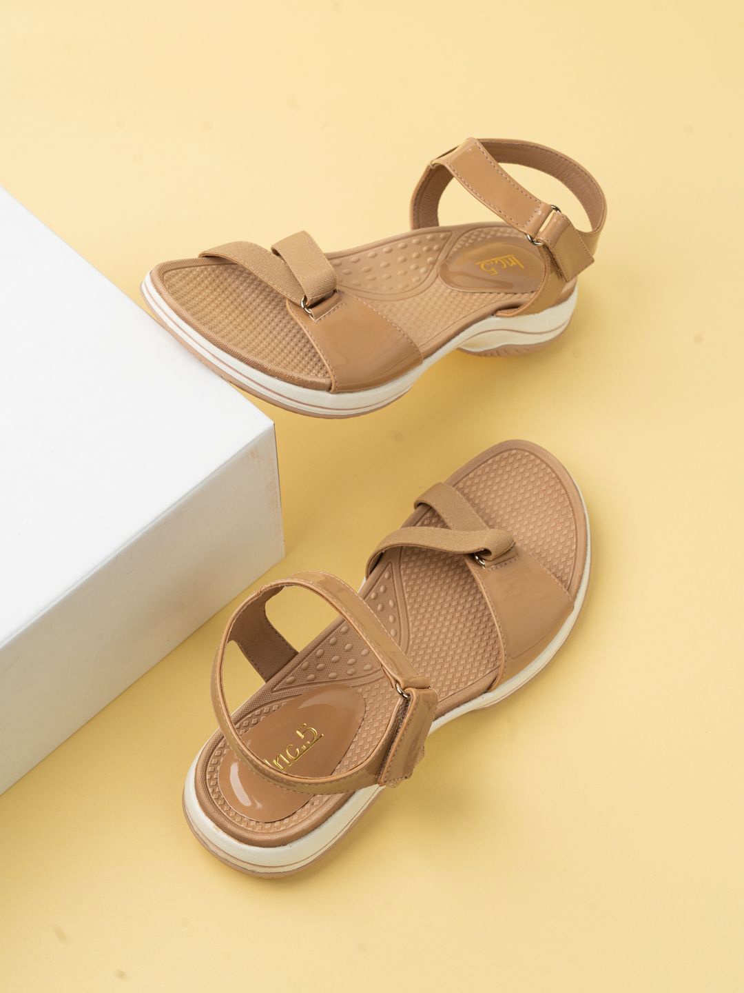 

Inc 5 Women Open Toe Flats, Beige