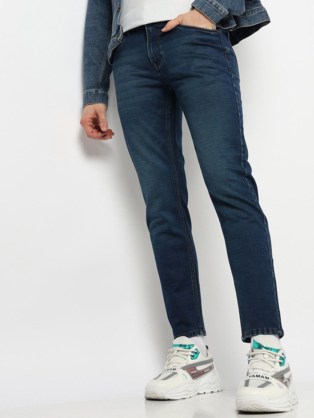 

Blue Buddha Men Regular Fit Comfort Light Fade Stretchable Jeans