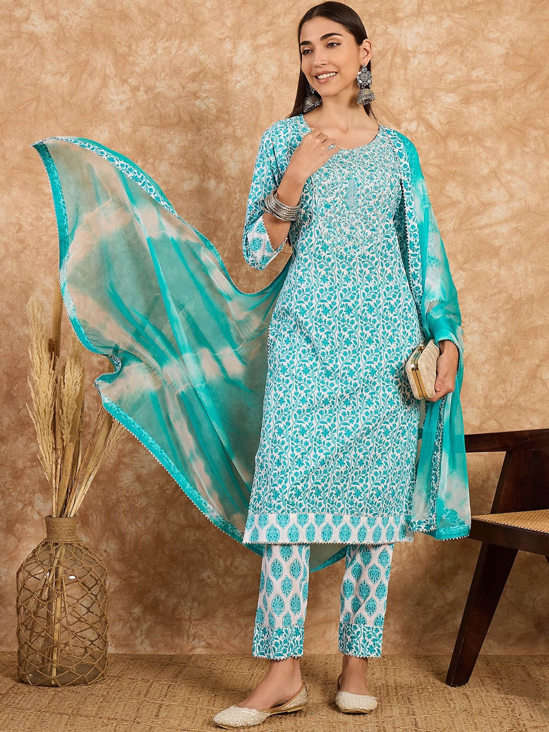 

DIVASTRI Women Floral Printed Regular Sequinned Pure Cotton Kurta with Trousers & With Dupatta, Blue