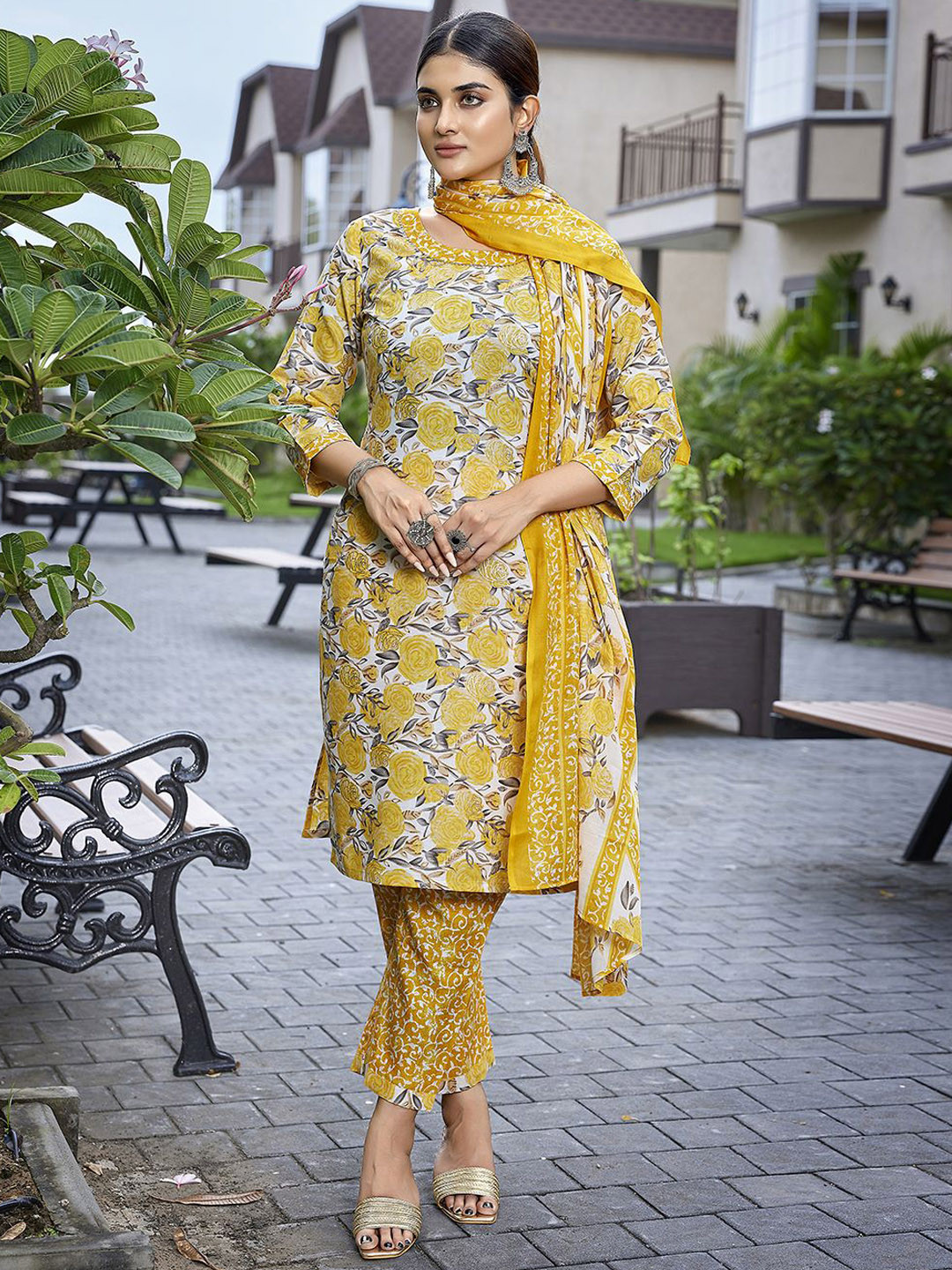 

DIVASTRI Women Floral Printed Regular Kurta with Trousers & With Dupatta, Yellow