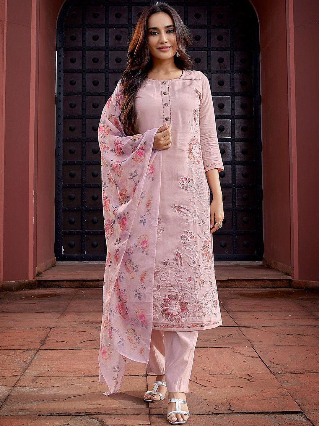 

DIVASTRI Women Floral Embroidered Regular Kurta with Trousers & With Dupatta, Pink