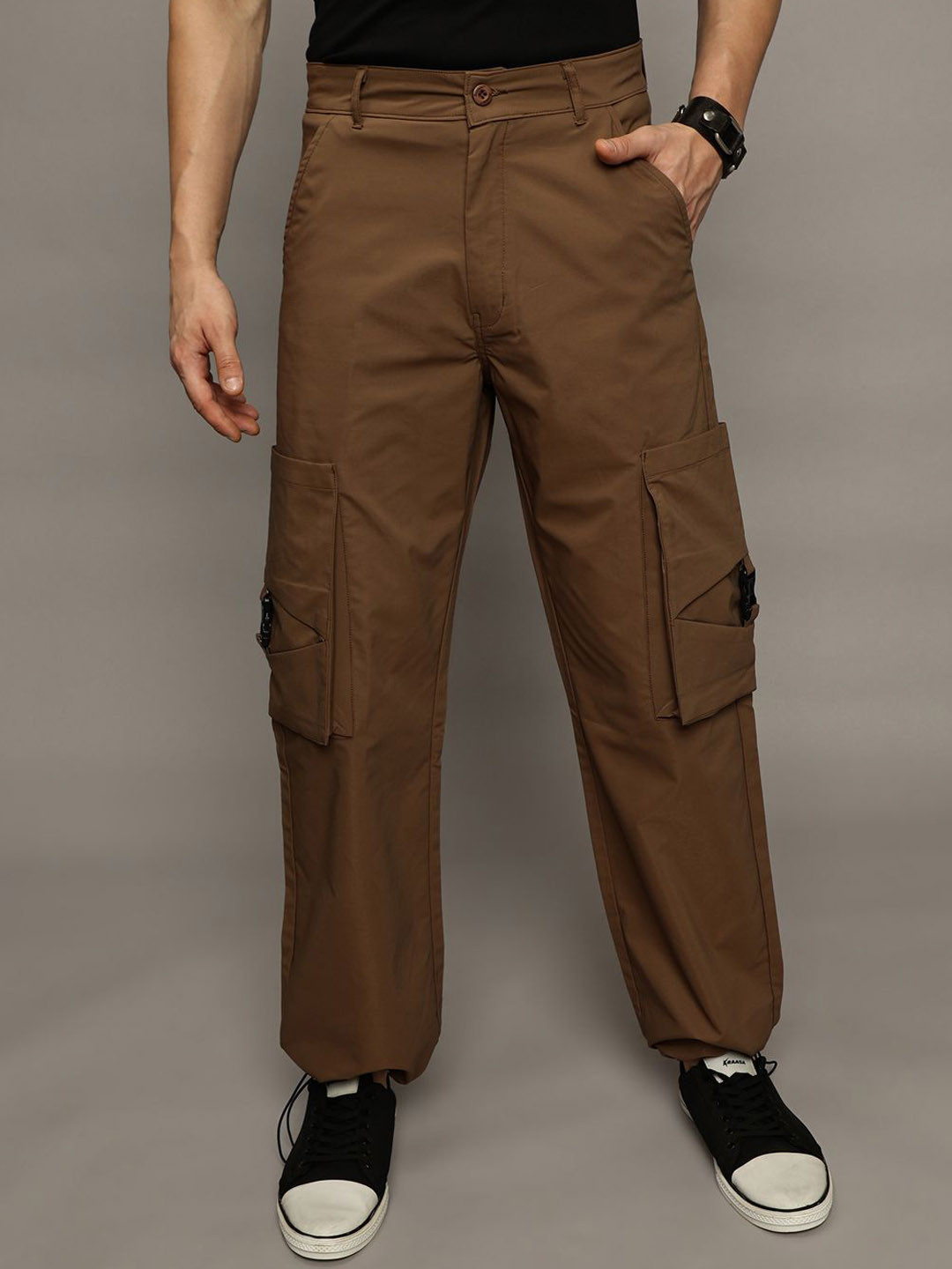 

The Roadster Lifestyle Co Loose Fit Mid Rise Trouser, Brown