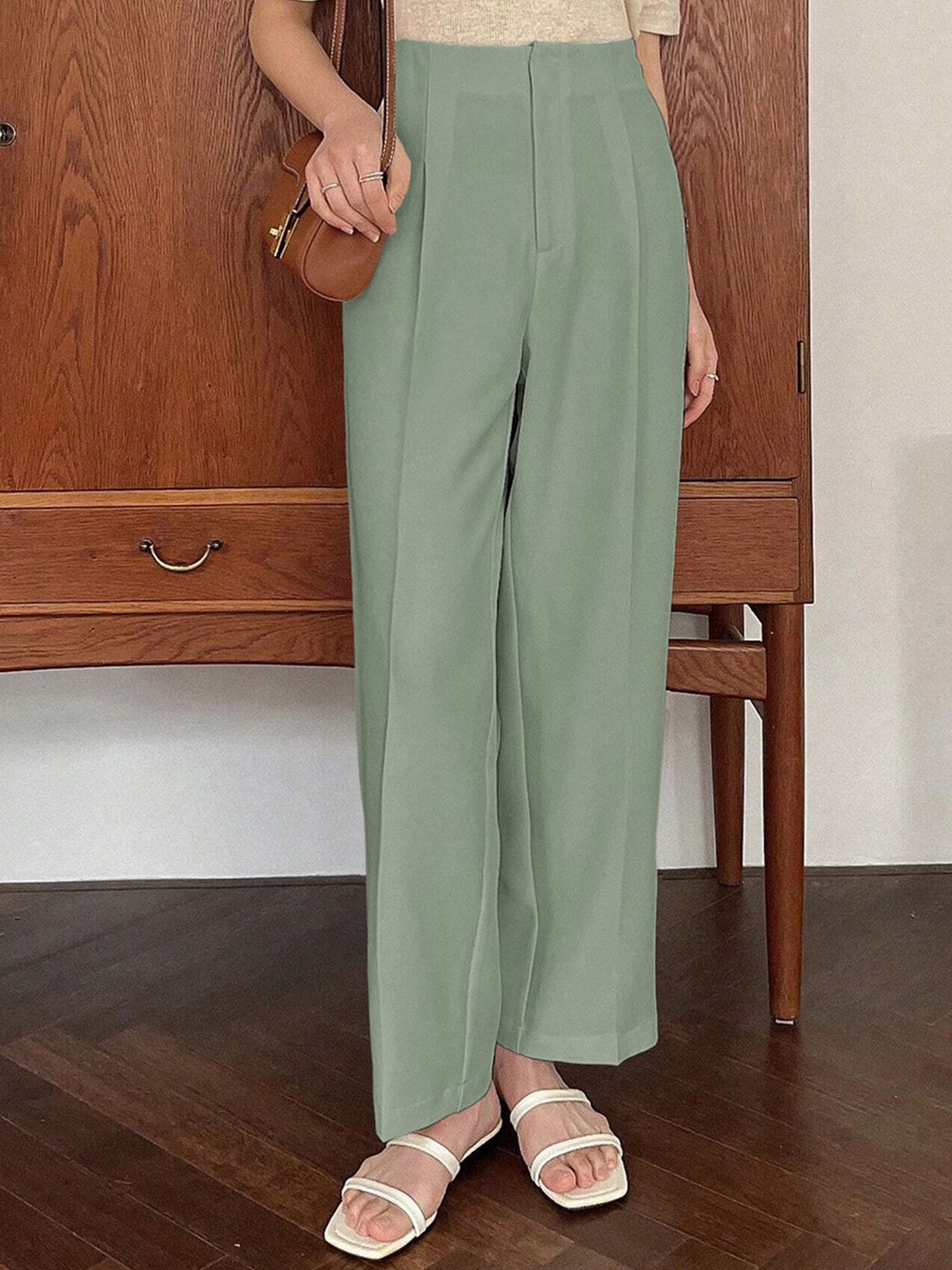 

Kotty Women Relaxed Straight Leg Straight Fit High-Rise Pleated Trouser, Green
