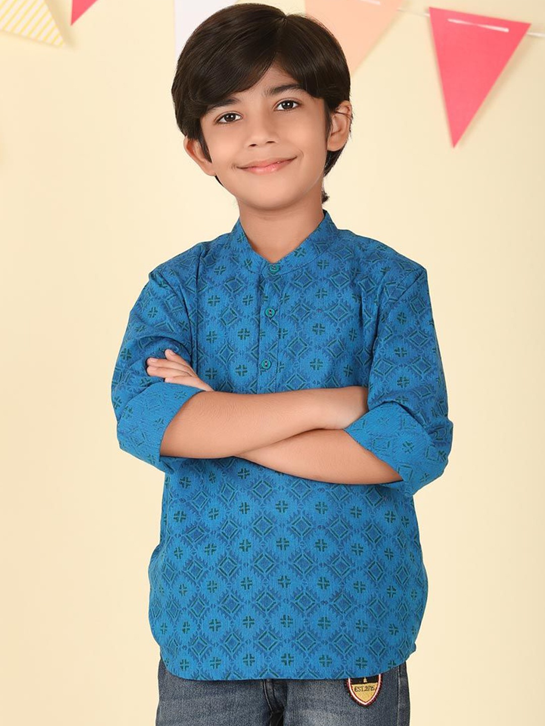

Fabindia Boys Ethnic Motifs Printed Cold-Shoulder Sleeves Kurta, Navy blue