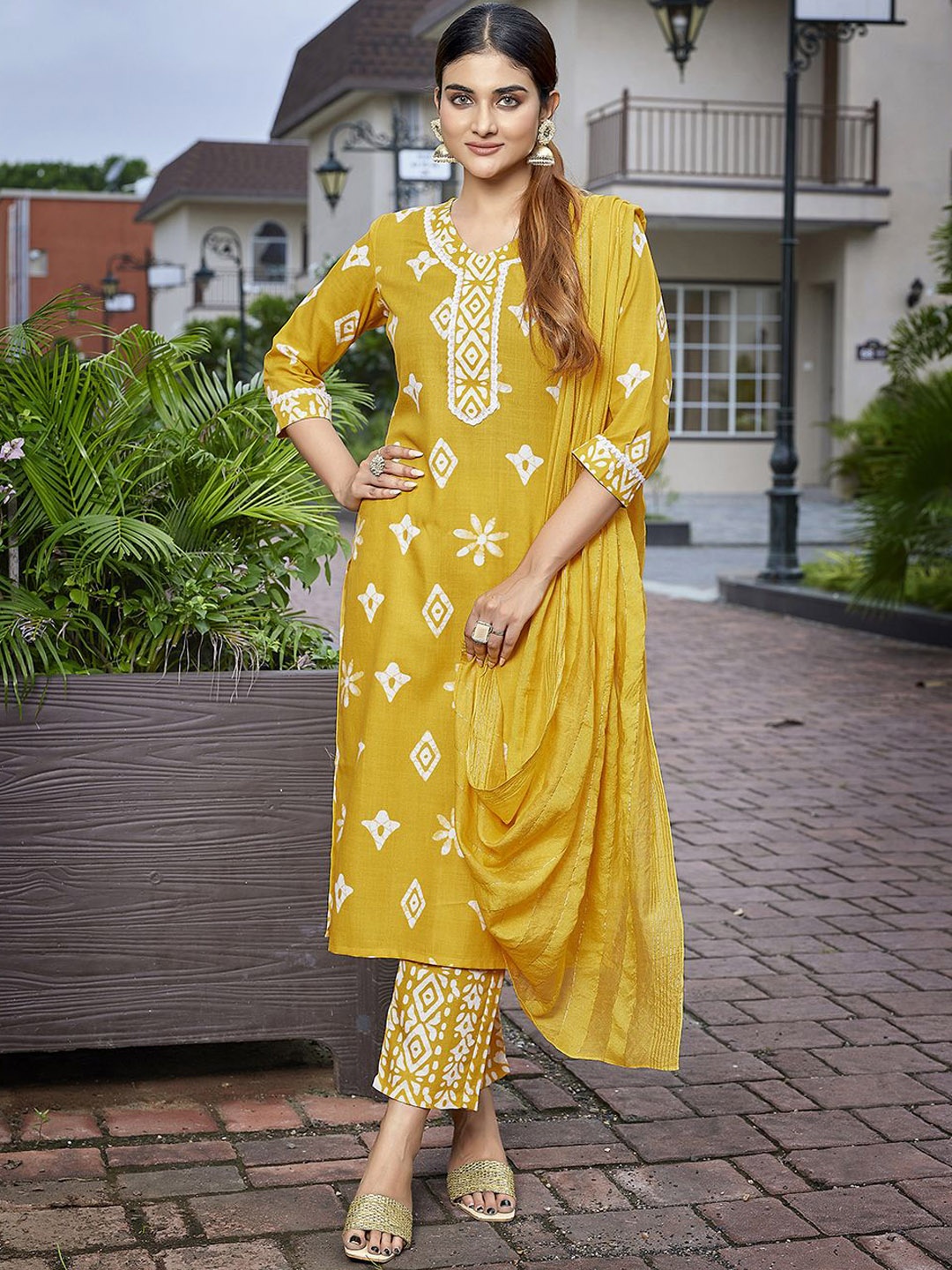 

DIVASTRI Women Ethnic Motifs Printed Regular Kurta with Trousers & With Dupatta, Mustard