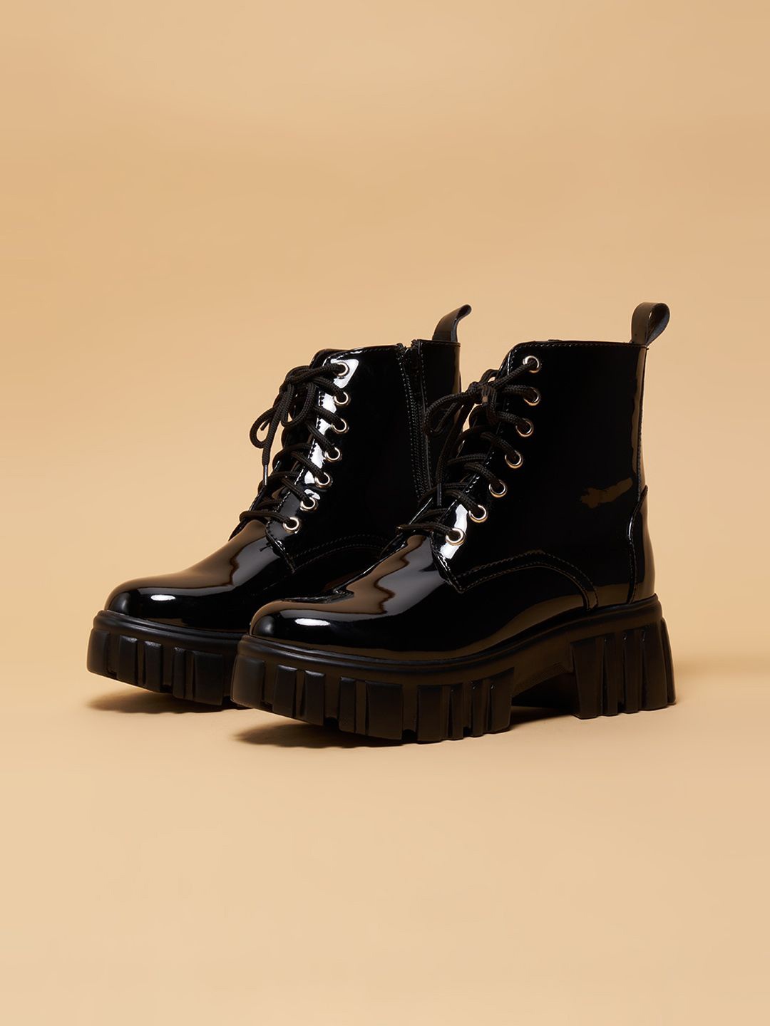 

ERIDANI Savanah Ankle Length Chunky Boots, Black