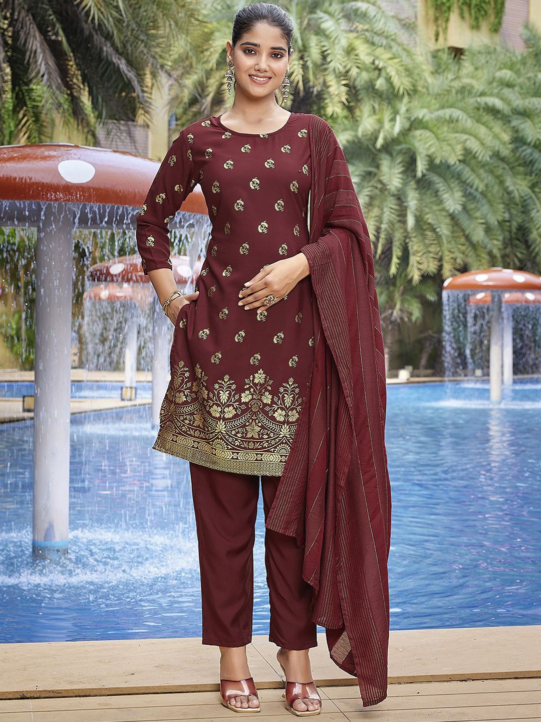 

DIVASTRI Women Floral Printed Regular Kurta with Trousers & With Dupatta, Brown