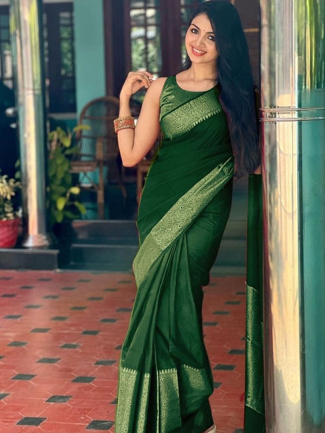 

Wuxi Woven Design Zari Pure Silk Banarasi Saree, Green