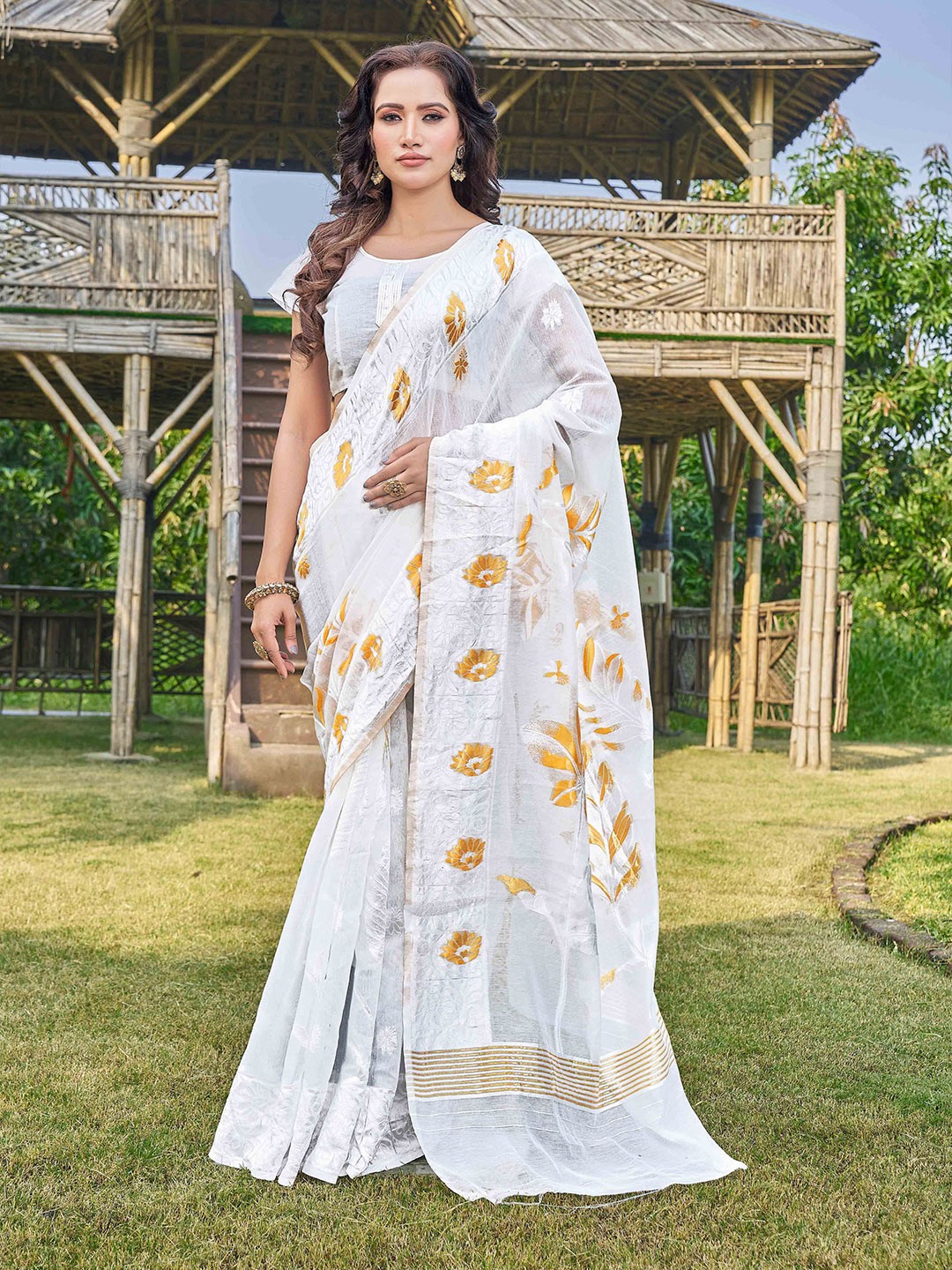 

AARITRA Floral Silk Cotton Heavy Work Jamdani Saree, White
