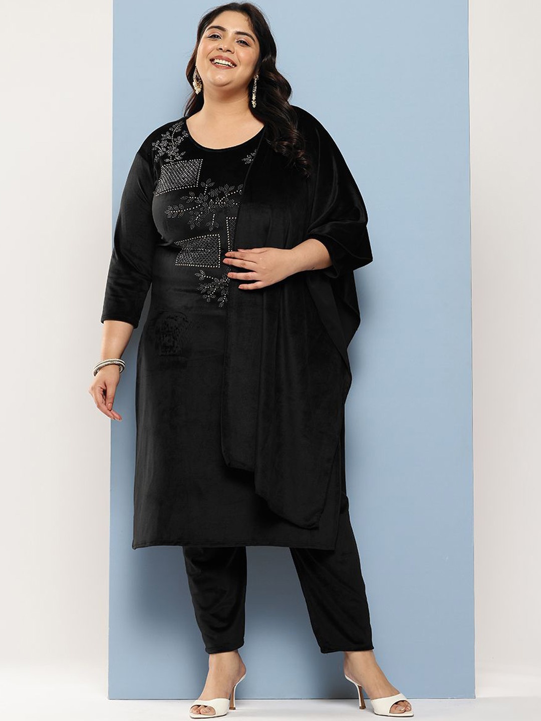 

BAESD Women Floral Embroidered Regular Velvet Kurta with Trousers & With Dupatta, Black