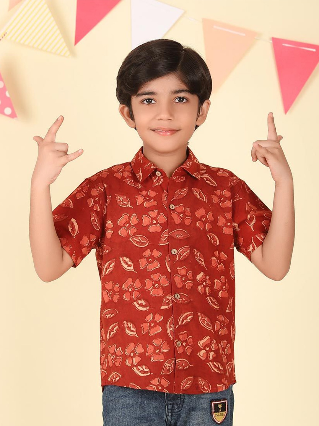 

Fabindia Boys Opaque Printed Casual Shirt, Red