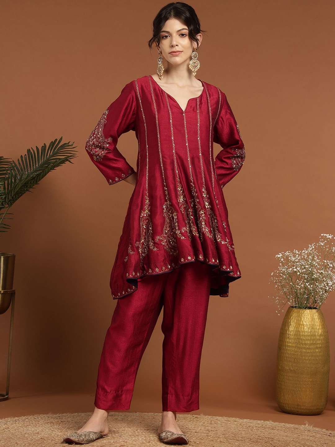 

RIRASA Women Ethnic Motifs Embroidered Regular Kurta with Trousers, Red