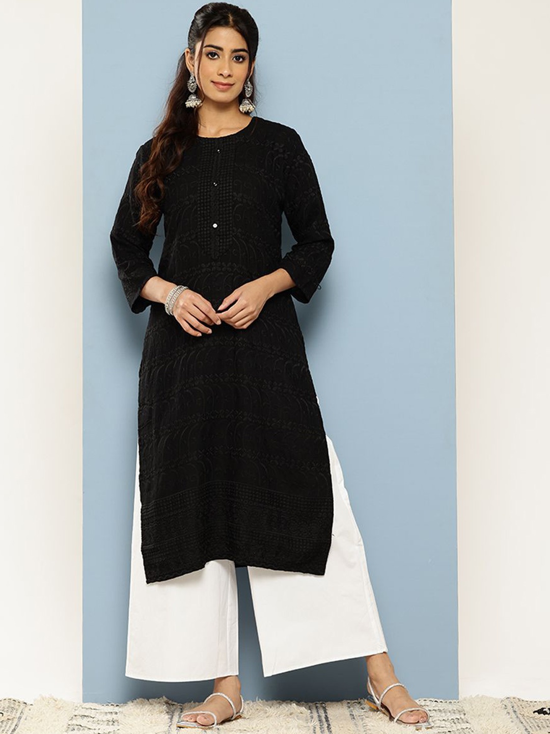 

BAESD Women Colourblocked Keyhole Neck Thread Work Kurta, Black