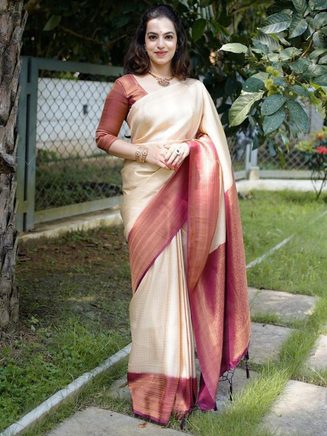 

Wuxi Woven Design Zari Pure Silk Banarasi Saree, Cream