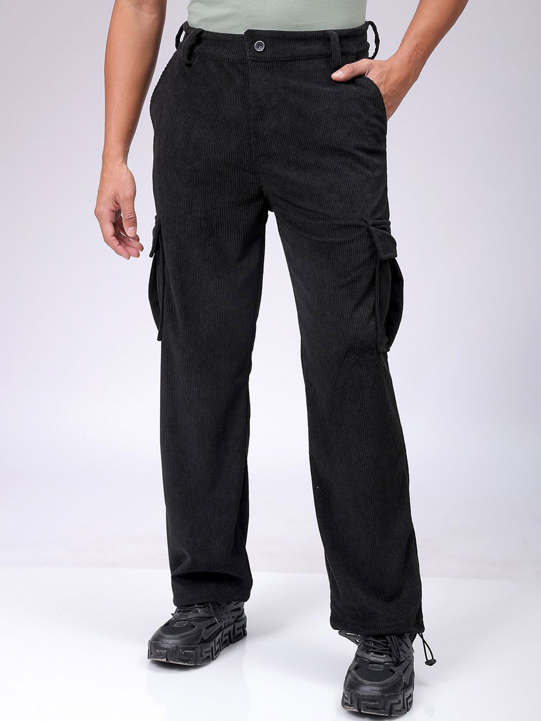 

The Indian Garage Co Men Textured Loose Fit Cargos Trousers, Black