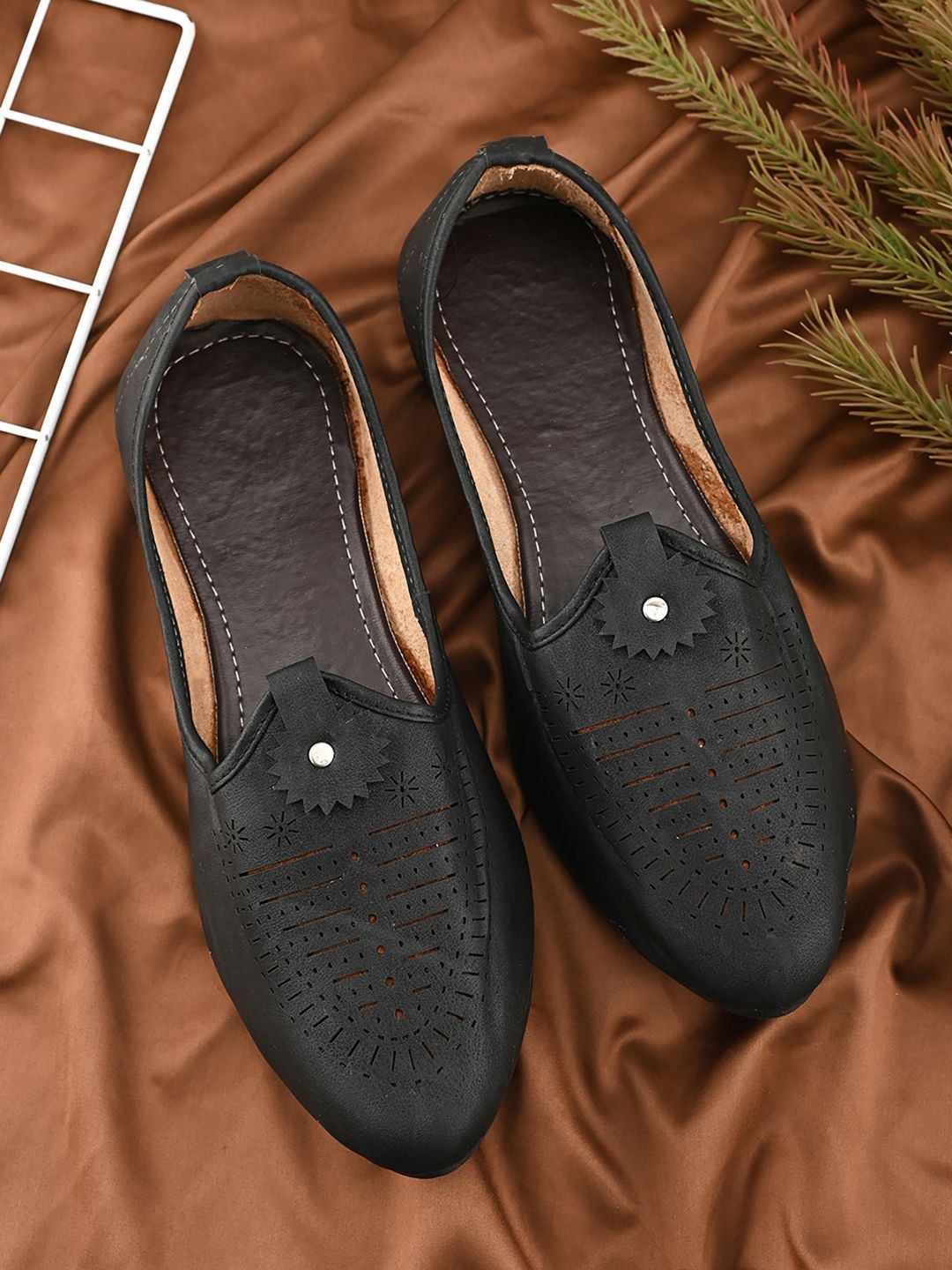 

Apratim Men Mojaris with Laser Cuts Flats, Black