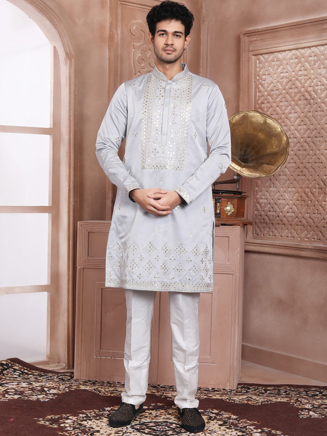 

EVASTRO Men Embroidered Regular Kurta with Trousers, Grey