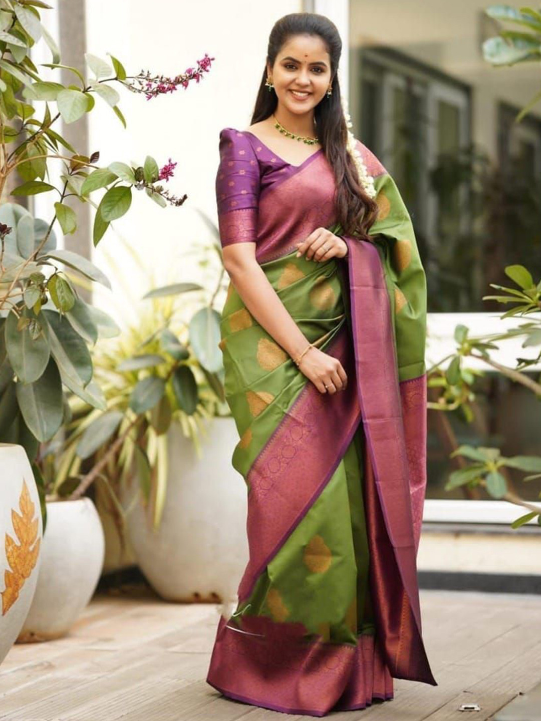 

Wuxi Woven Design Pure Silk Heavy Work Banarasi Saree, Olive